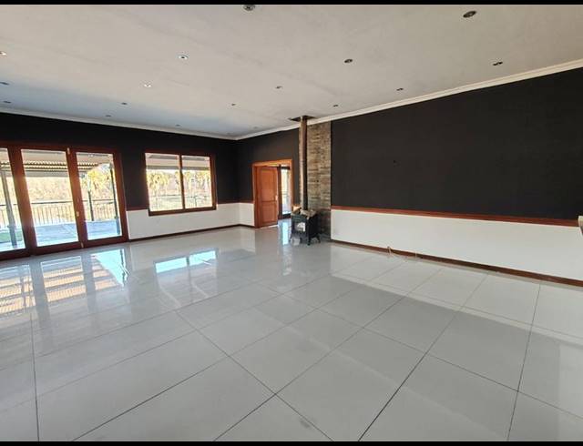 4 BEDROOM TOWNHOUSE FOR SALE IN THREE RIVERS EAST